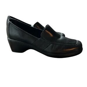 Women's Black “Clarks” Heeled Leather Loafers Sz 8 1/2
